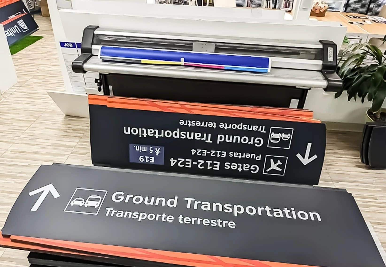 airport-interior-wayfinding-signs